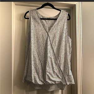 Beautiful boutique top that drapes just right to cover any problem areas